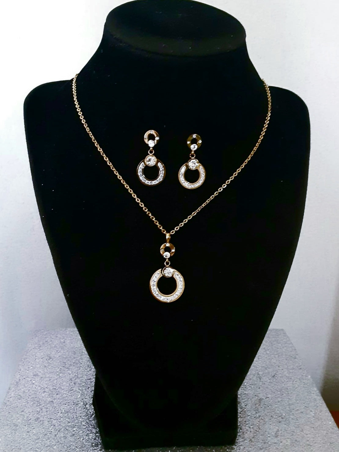 Circular Set With Rhinestone