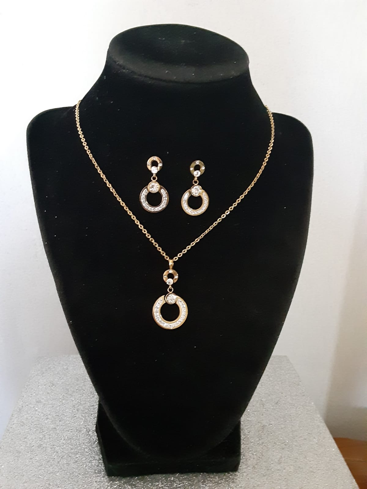 Circular Set With Rhinestone